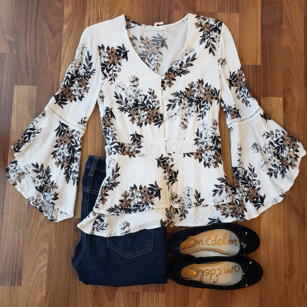 Blu Pepper Flowered Peplum V Neck Blouse